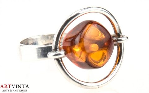 Modernist amber ring, silver 925, size 51 / 5.7